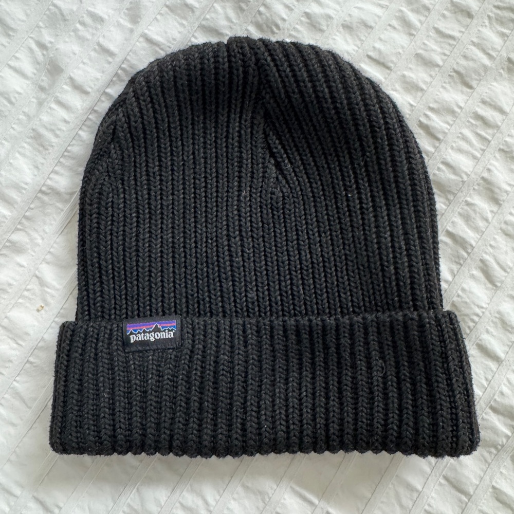 Patagonia kids black beanie - free shipping!